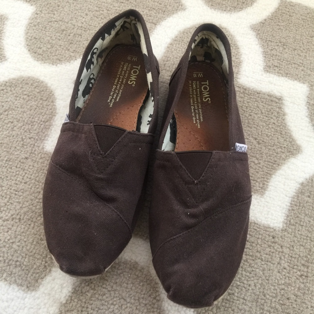 Brown TOMS